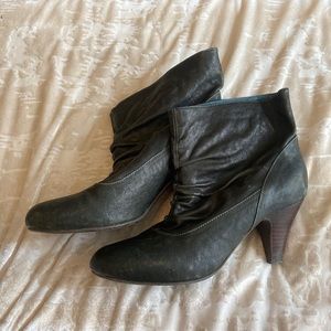 Miz Mooz  size 7.5. Super cute and classy